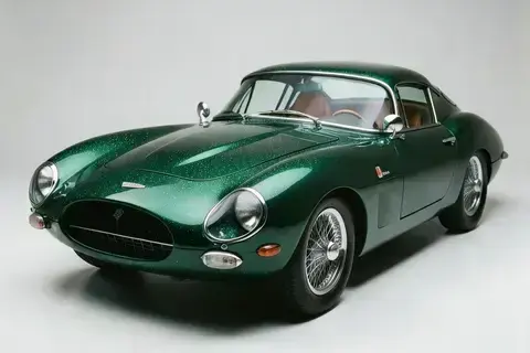 横浜でのエメラルドメタリック塗装のJaguar E-Type